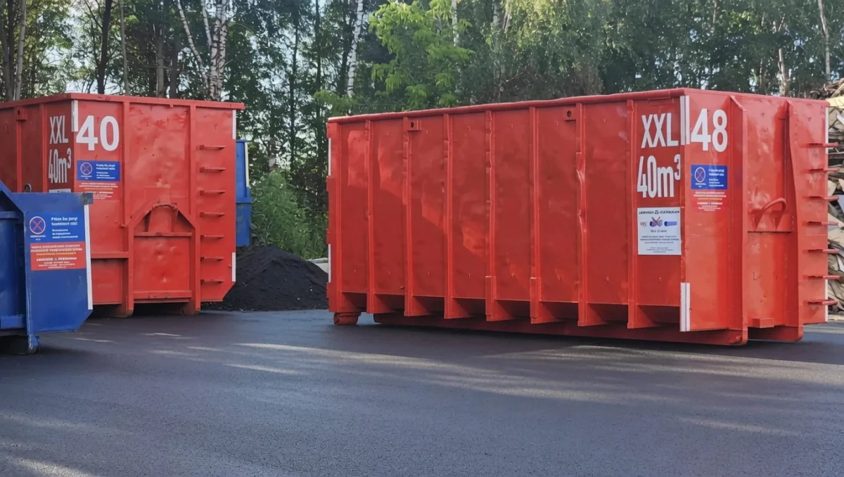 Два больших красных контейнера на 40 м³